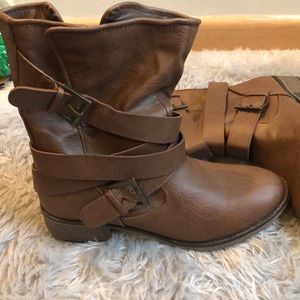 Mossimo Supply Co. Shoes - Mossimo Supply Co. Brown Ankle Boots Mossimo Supply Co. Shoes - Mossimo Supply Co. Brown Ankle Boots